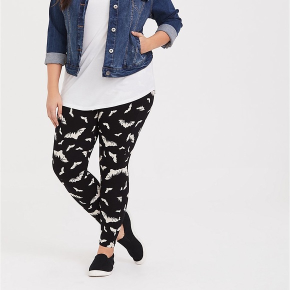 torrid Pants - NWOT size 1 Torrid bat print leggings
